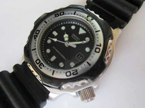 セイコー 7N85-0020 ミニ ダイバー DIVER'S 200M クオーツ 90年代 カレンダー付き ブラックダイヤル SEIKO