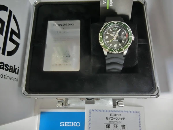 セイコー SEIKO『Kawasaki×SEIKO Ninja ZX-10Rウォッチ』 SZEL009 4R36-13E0 未使用品