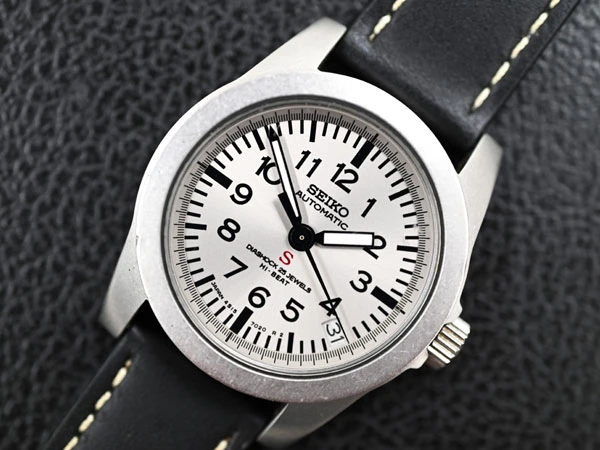 セイコー SEIKO SUS メカサス 4S15-7020 ミリタリー調 フラットベゼル シルバーダイアル オートマチック 絶版モデル