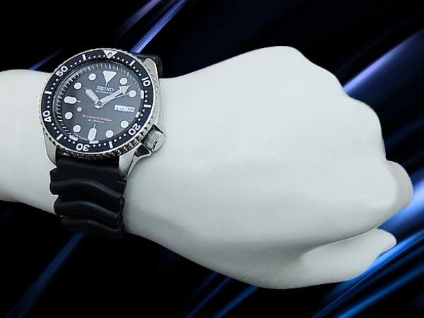 セイコー ダイバーズ 200m SKX007J1 7S26-0020 SS ブラックダイヤル ウレタンバンド装着 オートマチック ブラックボーイ 日本製J1モデル BOX・保証書付属 保管品 SEIKO DIVER'S [代行おまかせコース]