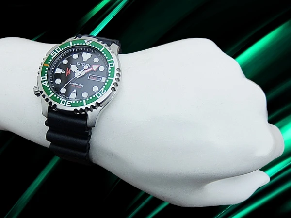 シチズン 仮面ライダー V3 500本限定 45周年モデル 8203-R008471 SS ブラックダイヤル ラバーベルト装着 オートマチック CITIZEN Kamen Rider V3 [代行おまかせコース]