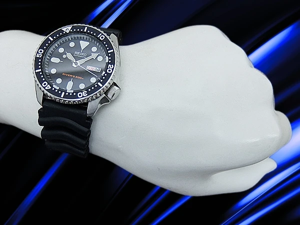 セイコー ブラックボーイ ダイバーズ 200m SKX007K1 7S26-0020 SS ブラックダイヤル ウレタンバンド装着 オートマチック 海外モデル BOX・保証書付属 SEIKO DIVER'S [代行おまかせコース]