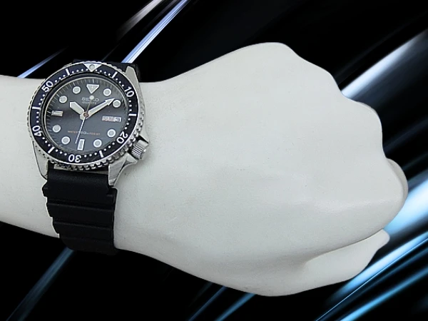 セイコー ダイバー 150m 6458-6000 SS 両方向回転ベゼル ブラックダイヤル ラバー装着 クオーツ SEIKO Diver QUARTZ [代行おまかせコース]