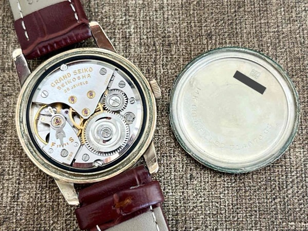 グランドセイコー ファーストモデル J14070 ブラックミラーダイヤル 14K GOLD FILLED CHRONOMETER アップライトロゴ 獅子メダリオン