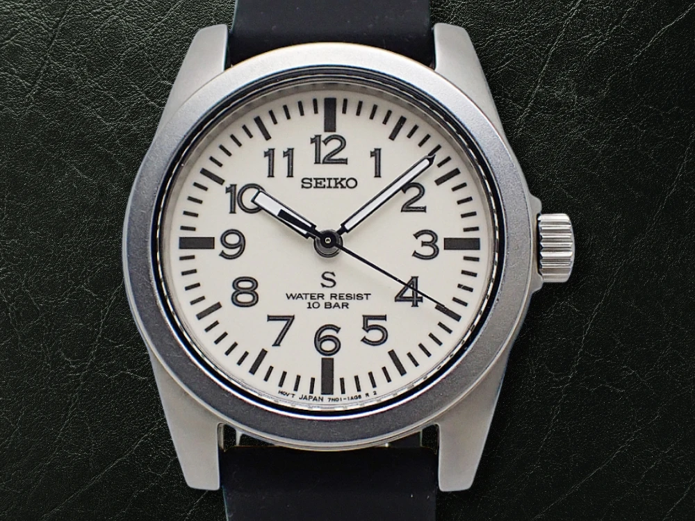 セイコー セレクション 7N01-0KL0 SS アイボリー調ホワイトダイヤル ウレタンベルト装着 メカサス復刻デザイン SEIKO SUS × nano universe [代行おまかせコース]