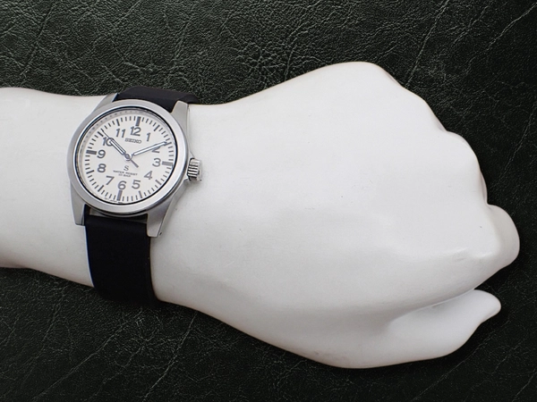 セイコー セレクション 7N01-0KL0 SS アイボリー調ホワイトダイヤル ウレタンベルト装着 メカサス復刻デザイン SEIKO SUS × nano universe [代行おまかせコース]
