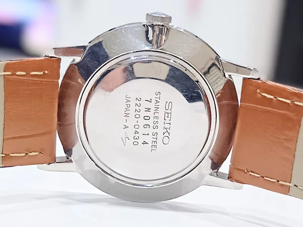 セイコー シャリオ ローマン 2220-0430 薄型手巻き 24石 ハイビート 1977年製 SEIKO