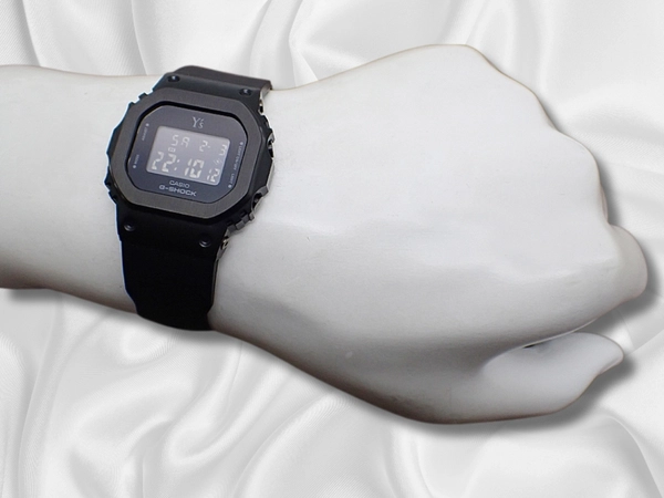 カシオ Y's x G-SHOCK コラボレーションモデル GM-S5600YS-1 オールブラック/SS ミドルサイズ 専用BOX・取説兼保証書付属 CASIO [代行おまかせコース]