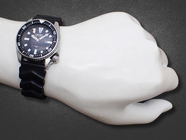 セイコー ダイバーズ 150m 4205-0151 SS ミッドサイズ ブラックダイヤル ウレタンバンド装着 オートマチック SEIKO DIVER'S [代行おまかせコース]