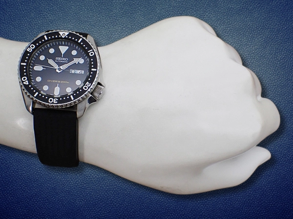 セイコー ブラックボーイ ダイバーズ 200m SKX007K1 7S26-0020 SS ブラックダイヤル ウレタンバンド装着 オートマチック 海外モデル SEIKO DIVER'S [代行おまかせコース]