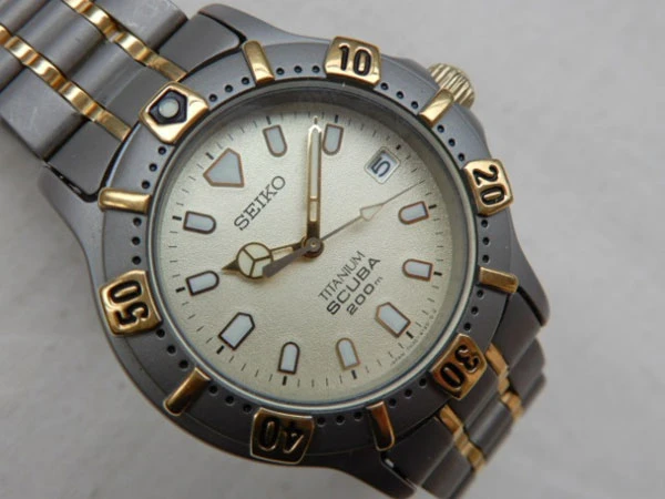 セイコー 7N35-6100 チタン ダイバー 200M クオーツ ボーイズサイズ 90年代 カレンダー付き SEIKO TITANIUM SCUBA