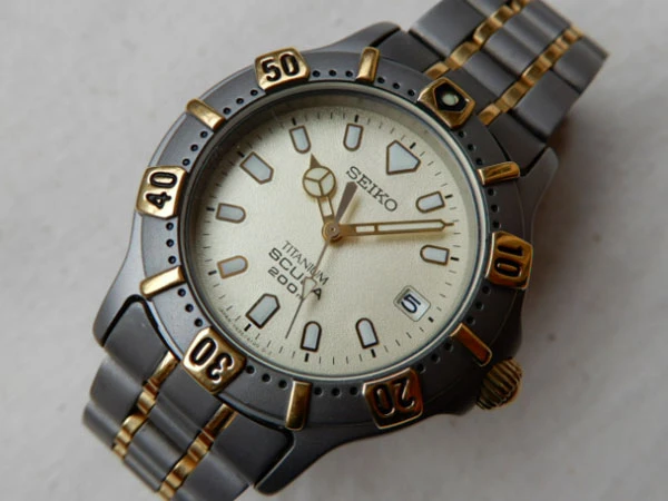 セイコー 7N35-6100 チタン ダイバー 200M クオーツ ボーイズサイズ 90年代 カレンダー付き SEIKO TITANIUM SCUBA