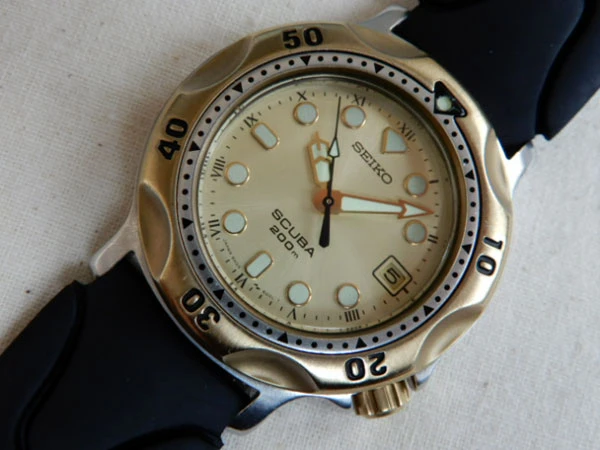 セイコー  5H25-6000ダイバー 200M クオーツ 80年代 カレンダー付き SEIKO SCUBA