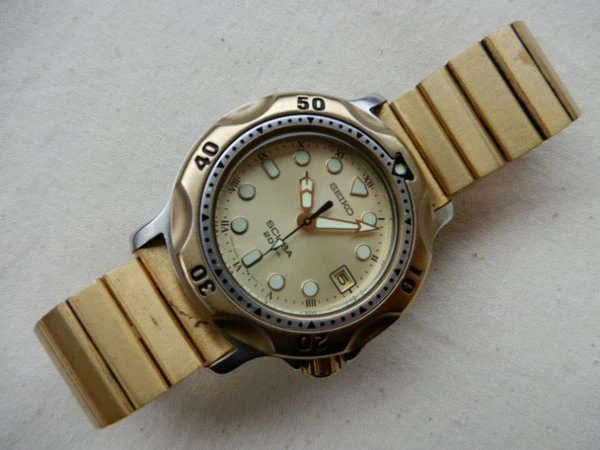 セイコー  5H25-6000ダイバー 200M クオーツ 80年代 カレンダー付き SEIKO SCUBA