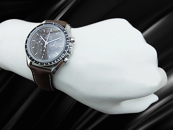 オメガ スピードマスター プロフェッショナル Ref.311.32.42.30.13.001 Cal.1863 SS ブラウンダイヤル シースルーバック レザーストラップ+Dバックル仕様 手巻き BOX・ギャラ等付属 OMEGA SPEEDMASTER MOONWATCH PROFESSIONAL CHRONOGRAPH [代行おまかせコース]