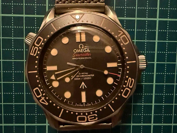 オメガ OMEGA シーマスター ダイバー300m 007エディション チタン製 箱・布製ケース(未使用)・保証書は完備
