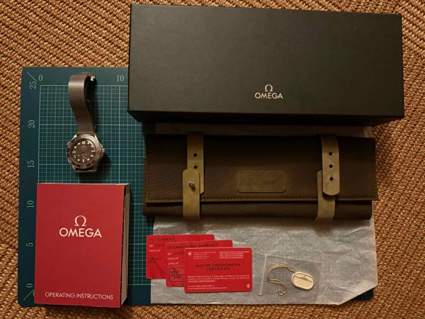 オメガ OMEGA シーマスター ダイバー300m 007エディション チタン製 箱・布製ケース(未使用)・保証書は完備