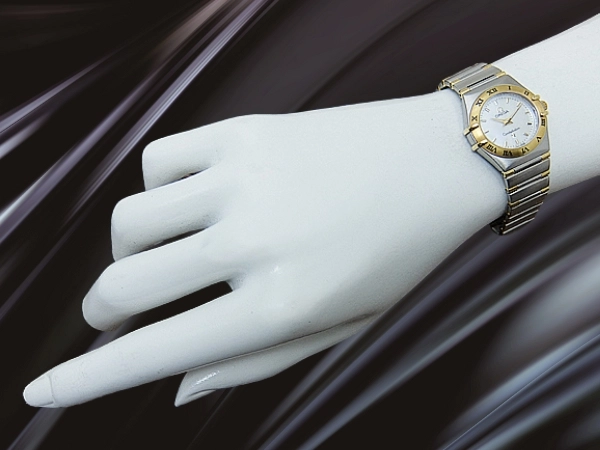 オメガ コンステレーション SS/YG ホワイトシェルダイヤル コンビブレス装着 レディース クオーツ BOX付属 OMEGA Constellatio﻿n [代行おまかせコース]