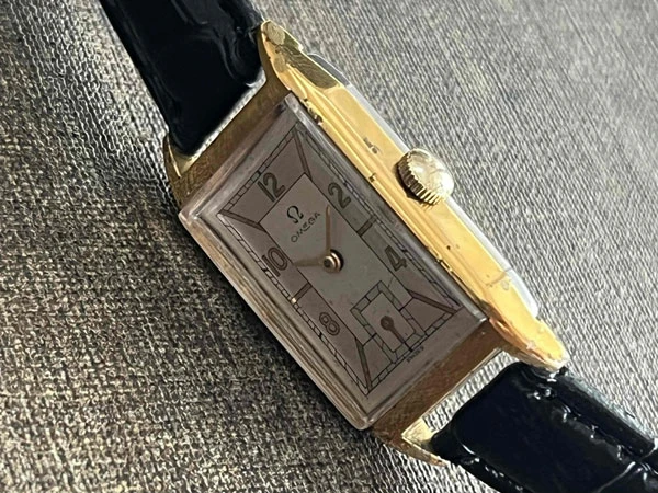 オメガ OMEGA レクタンギュラー 2トーンダイヤル スモールセコンド