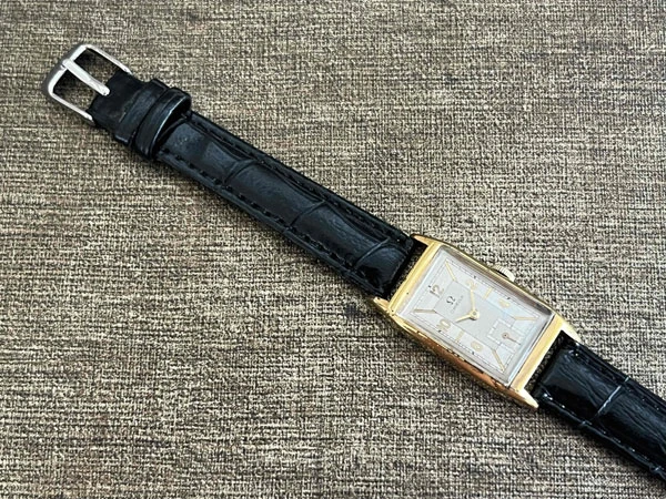 オメガ OMEGA レクタンギュラー 2トーンダイヤル スモールセコンド