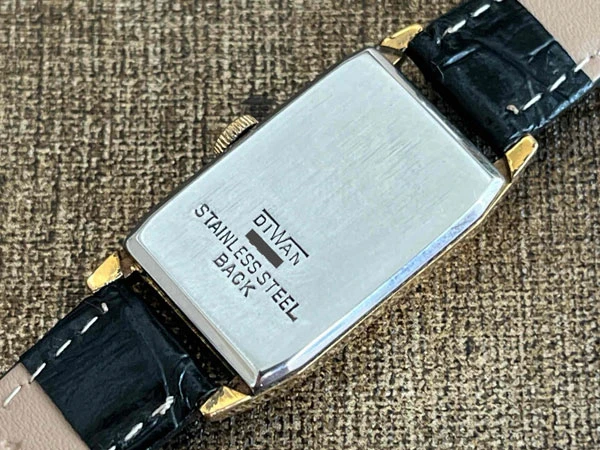 オメガ OMEGA レクタンギュラー 2トーンダイヤル スモールセコンド