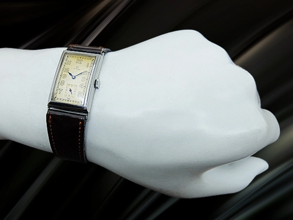 オメガ レクタンギュラー 15石 Cal.T17  エイジングダイヤル 手巻き OMEGA [代行おまかせコース]