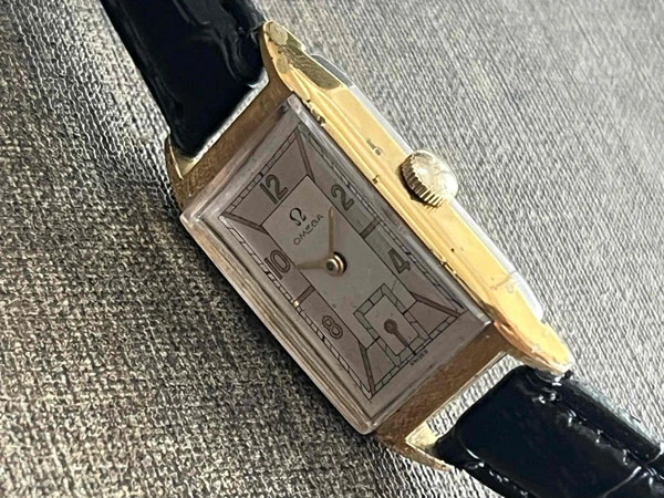オメガ OMEGA レクタンギュラー 2トーンダイヤル スモールセコンド