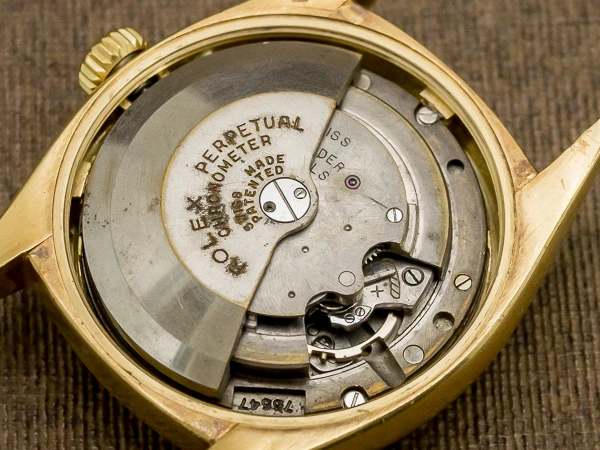 ロレックス セミバブルバック Ref.6075 18KYG 自動巻き 赤DATEJUST表記 ヴィンテージ ダイヤル 重量52g ROLEX Semi-Bubbleback [ 代行おまかせコース ]