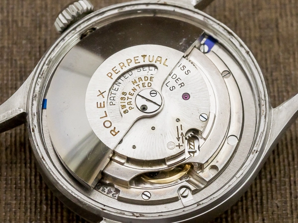 ロレックス セミバブルバック Ref.6332 トロピカルホワイトダイヤル アルファハンド リベットブレスレット仕様 購入店保証書付き ヴィンテージ ROLEX Semi-Bubbleback [ 代行おまかせコース ]