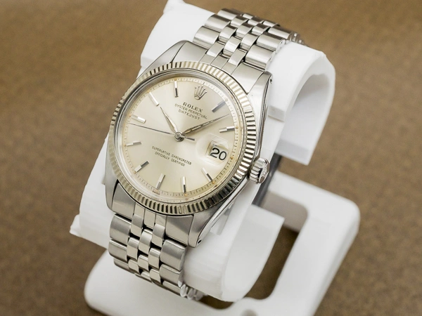 ロレックス デイトジャスト Ref.1601 18KWGフルーテッドベゼル 段落ちシルバーダイヤル アルファハンド ROLEX OYSTER PERPETUAL DATEJUST [ 代行おまかせコース ]