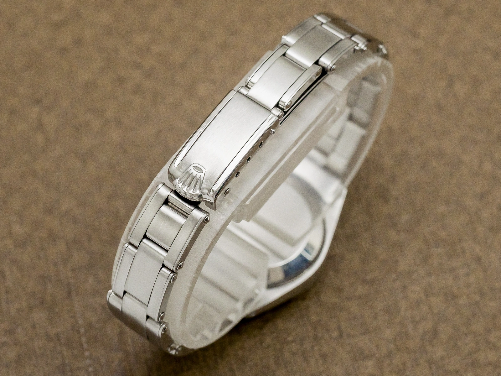 ロレックス レディース オイスターパーペチュアル デイト シルバーダイヤル エングレーブベゼル リベットブレス仕様 ROLEX PERPETUAL DATE  [ 代行おまかせコース ]