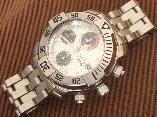 セクター SECTOR ダイビングチーム1000 チタン ダイバークロノグラフ SECTOR ホワイト文字盤 美品