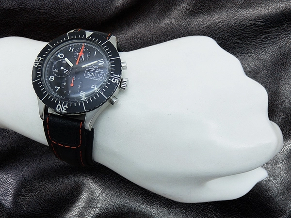 ジン 156B ミリタリー クロノグラフ SS ブラックダイヤル デイデイト 社外レザー装着 オートマチック Sinn 156B CHRONOGRAPH [代行おまかせコース]