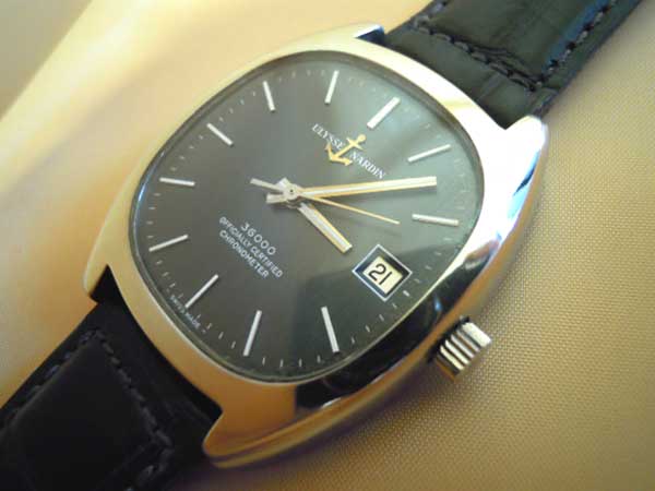 ユリス ナルダン 公式クロノメーター 自動巻き 10ビート 振動 の稀少な高級自社ムーブ搭載 大判の角型クッションケースの腕時計 時計 の委託通販 アンティーウオッチマン