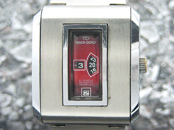 TENOR-DORLY メカデジウオッチ 1970年代 珍しい自動巻きモデル メタリックなグラデーションレッド文字盤 |  アンティーウオッチマンはROLEX（ロレックス）・OMEGA（オメガ）・TUDOR（チュードル）などアンティーク腕時計の委託通販専門店—時計 の委託・アンティーウオッチマン