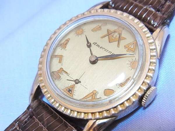 フリーメーソン秘密結社 スイス製手巻式チラねじ付きムーブ搭載 工芸品のような美しさ スモールセコンド仕様の稀少なアンティーク腕時計 | アン