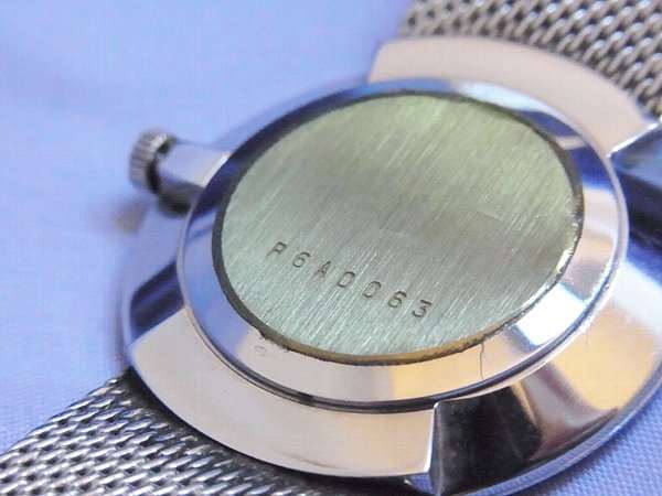 ウォルサム 手巻式腕時計 未使用 商品タグ付きの長期保管品 裏蓋は保護コーティングのまま IWCやカルティエを彷彿とさせるローマ数字 | 時計
