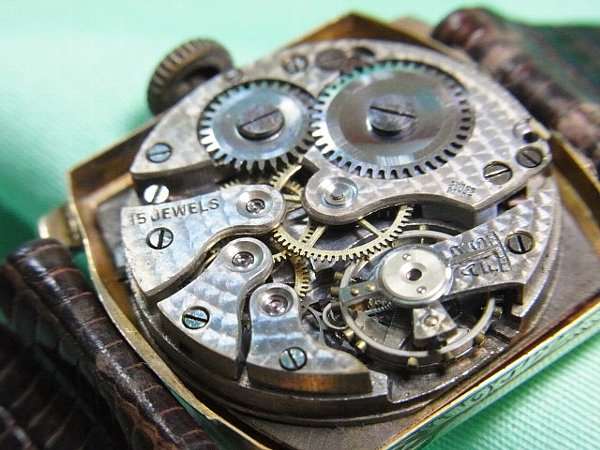 無銘 金無垢 手巻式 18ミリ幅ベルト男性用サイズのアンティーク時計
