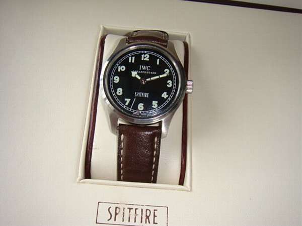 IWC マーク15 SPITFIRE イギリス1000本限定 mark15 購入店の保証書付属 |  アンティーウオッチマンはROLEX（ロレックス）・OMEGA（オメガ）・TUDOR（チュードル）などアンティーク腕時計の委託通販専門店—時計の委託・アンティーウオッチマン