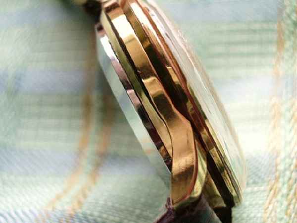 シチズン アラーム デイト 21石 手巻式 国産初のアラーム腕時計の「4H