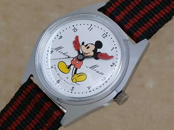 セイコー 昭和レトロ ミッキーマウス Mickey Mouse ウォルト・ディズニー・プロダクションズ 手巻 |  アンティーウオッチマンはROLEX（ロレックス）・OMEGA（オメガ）・TUDOR（チュードル）などアンティーク腕時計の委託通販専門店—時計 の委託・アンティーウオッチマン