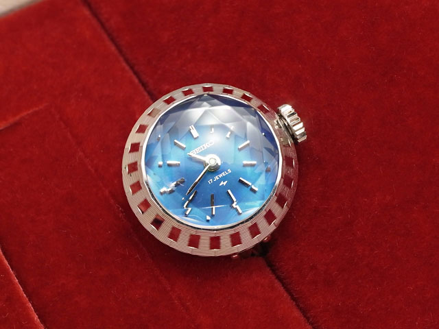 セイコー 指輪時計 未使用品 箱つき 手巻き式 ブルー文字盤 | アン