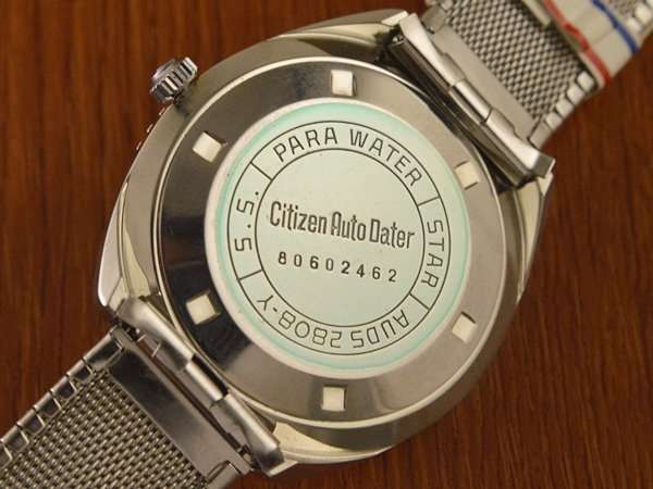 シチズン 未使用品 オートデーター コンパクト希少赤ベゼル ダイバータイプ SSブレス タグ付き 自動巻  アンティーウオッチマンはROLEX（ロレックス）・OMEGA（オメガ）・TUDOR（チュードル）などアンティーク腕時計の委託通販専門店—時計の委託・アンティーウオッチマン