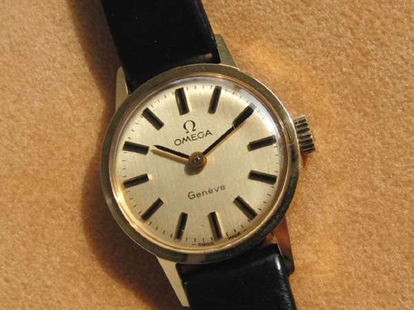 手巻きの腕時計Geneveです【OH済】OMEGA オメガ ジュネーブ 手巻き アンティーク腕時計