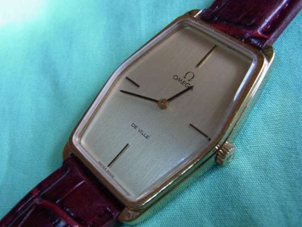 オメガ デビル 大型6角形トノー型の腕時計 オメガ自社製の高級