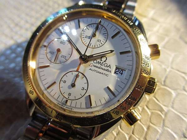 オメガ スピードマスターデイト クロノグラフ SS/YGコンビ 自動巻き | アンティーウオッチマンはROLEX（ロレックス）・OMEGA（オメガ ）・TUDOR（チュードル）などアンティーク腕時計の委託通販専門店—時計の委託・アンティーウオッチマン